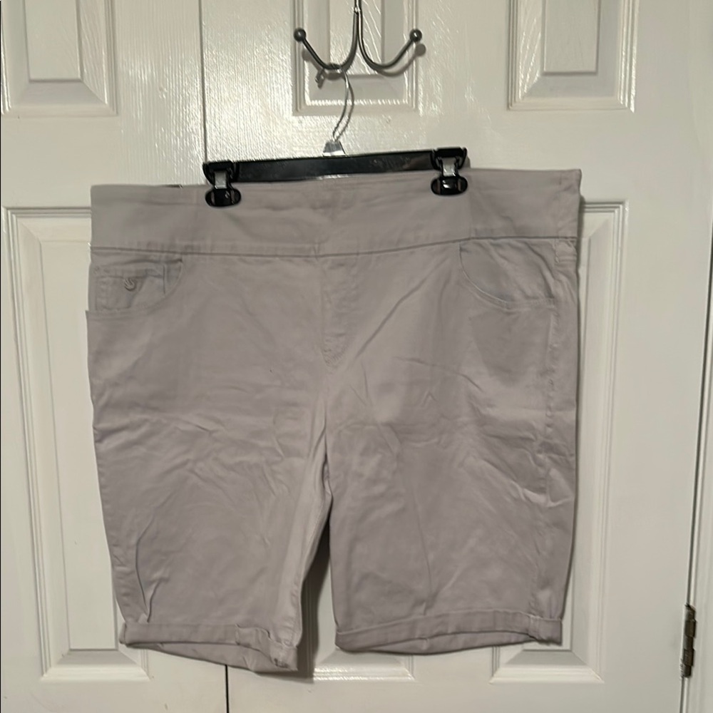 GV Light Grey Pull on Bermuda Shorts